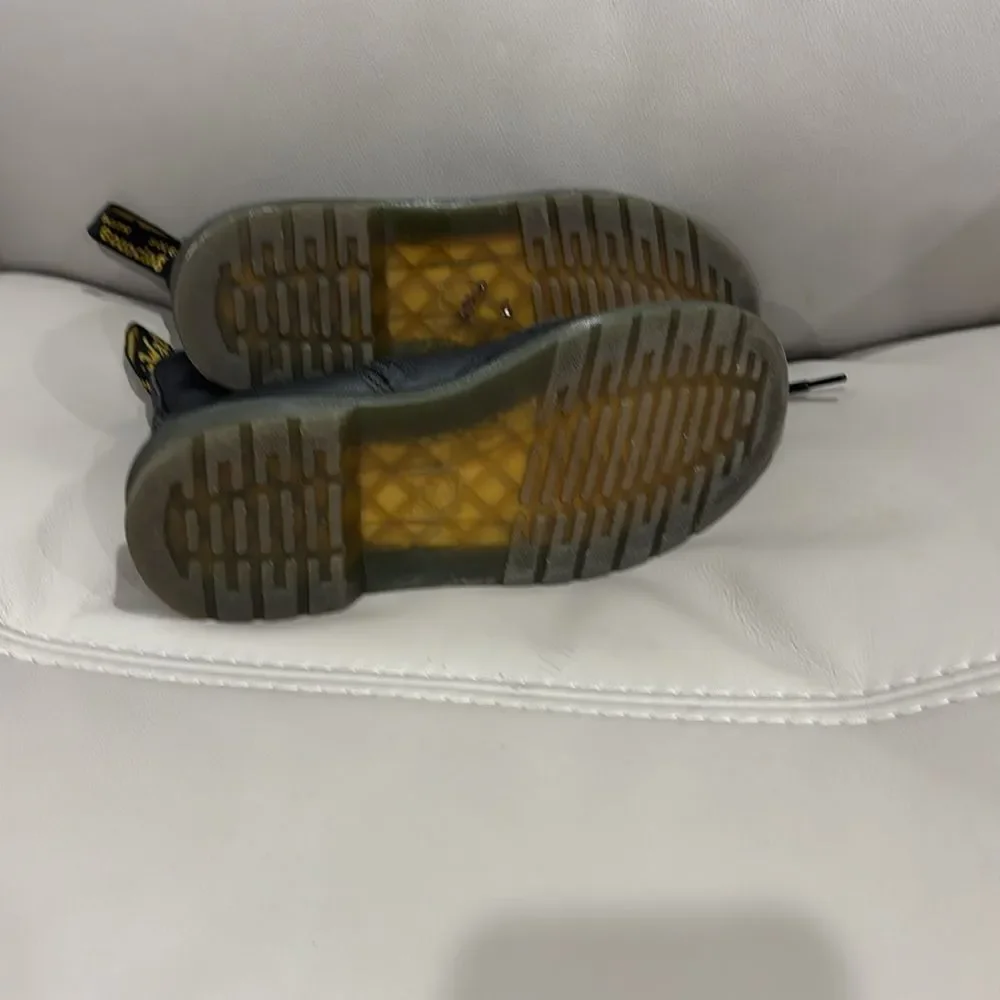 Doc Martins kids 1460j sz 4